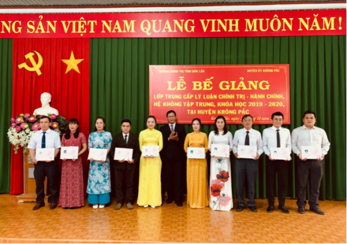 Bế giảng Lớp Trung cấp Lý luận chính trị - Hành chính tại huyện Krông Pắc