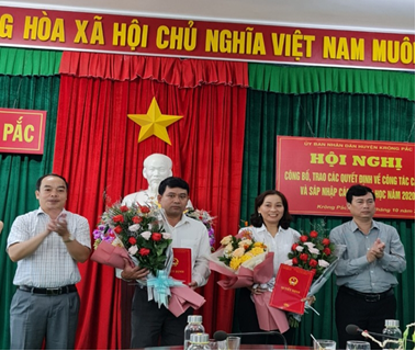Công bố và trao Quyết định phê chuẩn chức danh Phó Chủ tịch Uỷ ban nhân dân huyện Krông Pắc