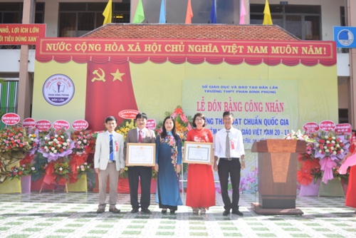 Trường Trung học phổ thông Phan Đình Phùng đón nhận trường chuẩn quốc gia