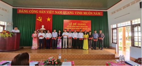Bế giảng Lớp Bồi dưỡng ngạch Chuyên viên - Tổ chức  tại huyện Krông Pắc