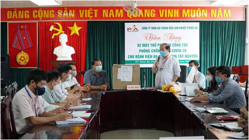 Công ty TNHH Hai thành viên Lâm Nghiệp Phước An tặng 2 máy thở ô-xy cho Bệnh viện Đa khoa vùng Tây Nguyên