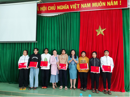Bế giảng Lớp Sơ cấp nghề may công nghiệp