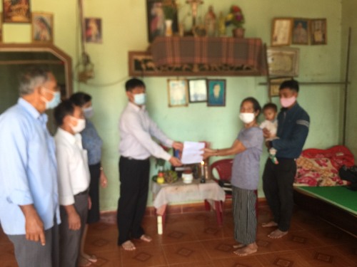 Phòng Dân tộc huyện Krông Pắc thăm hỏi, động viên hộ gia đình gặp khó khăn