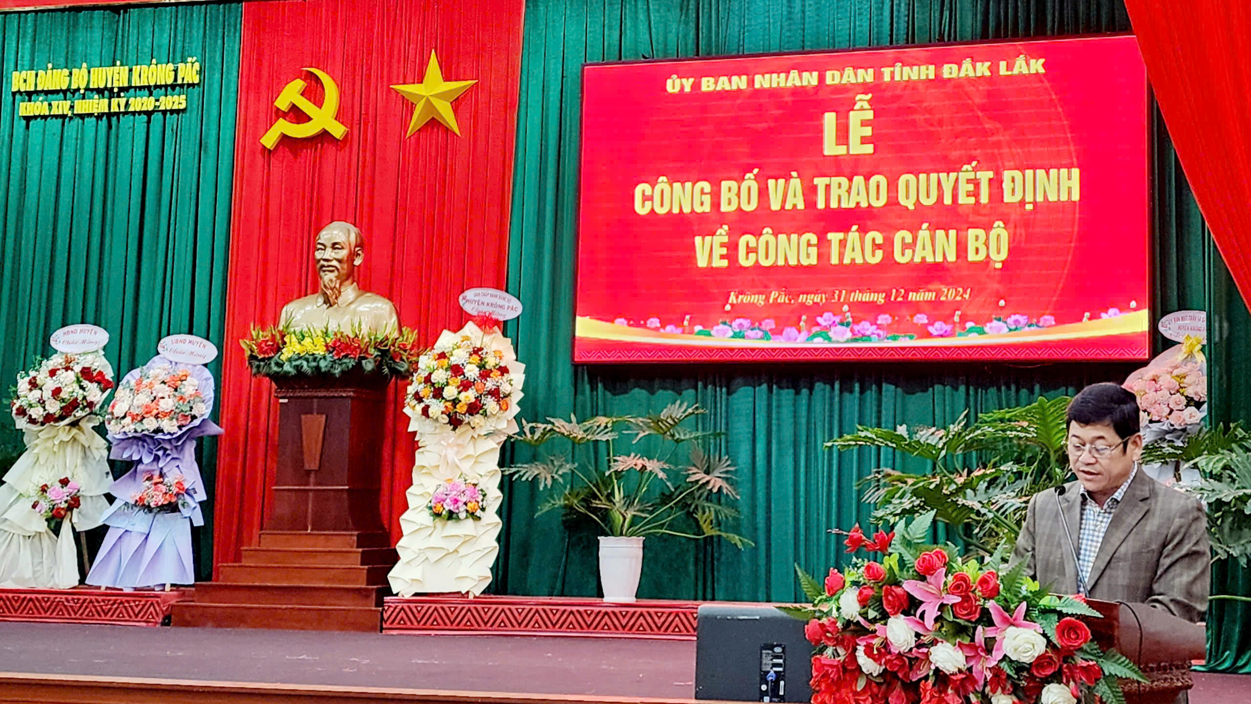 Công bố Quyết định của Chủ tịch Ủy ban nhân dân tỉnh Đắk Lắk về công tác cán bộ