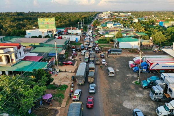 Công an huyện Krông Pắc ra quân lập lại trật tự hành lang an toàn giao thông