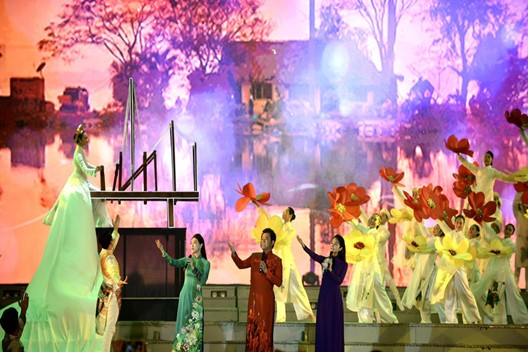 Thông tin Chương trình nghệ thuật chủ đề “Đất nước trọn niềm vui”   tại Quảng trường 10/3, thành phố Buôn Ma Thuột