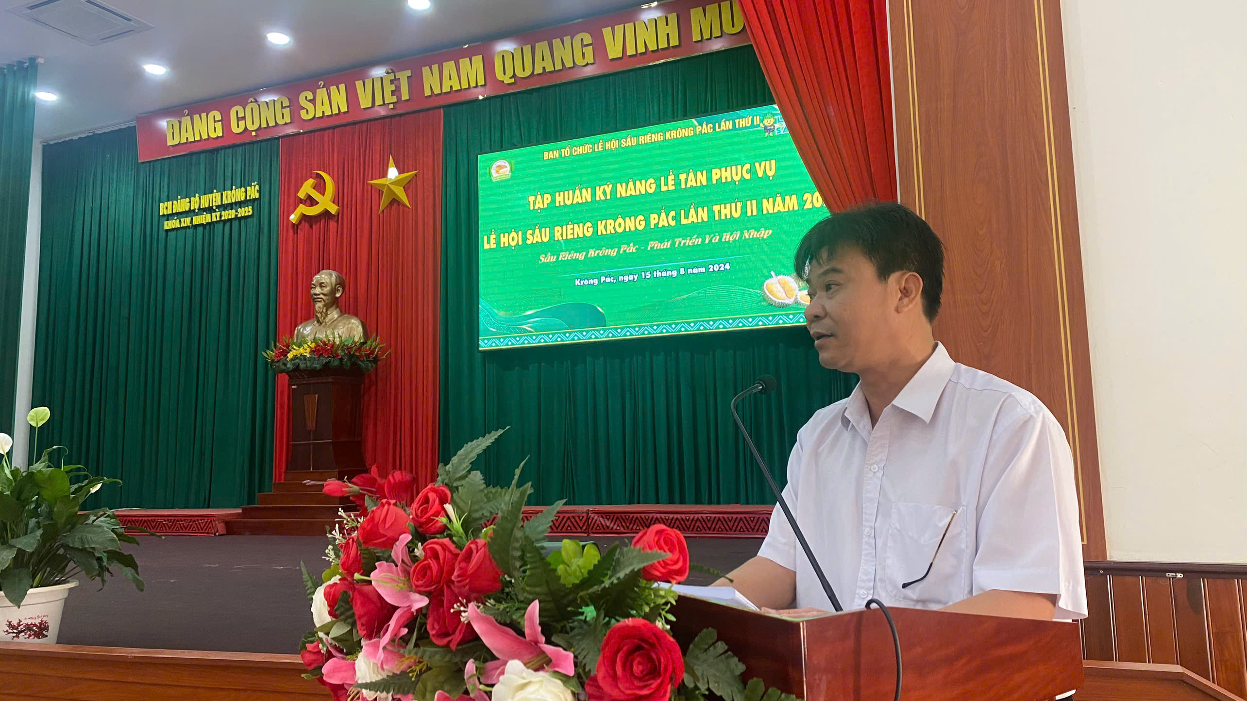 Ban Tổ chức Lễ hội sầu riêng tổ chức Hội nghị tập huấn kỹ năng Lễ tân