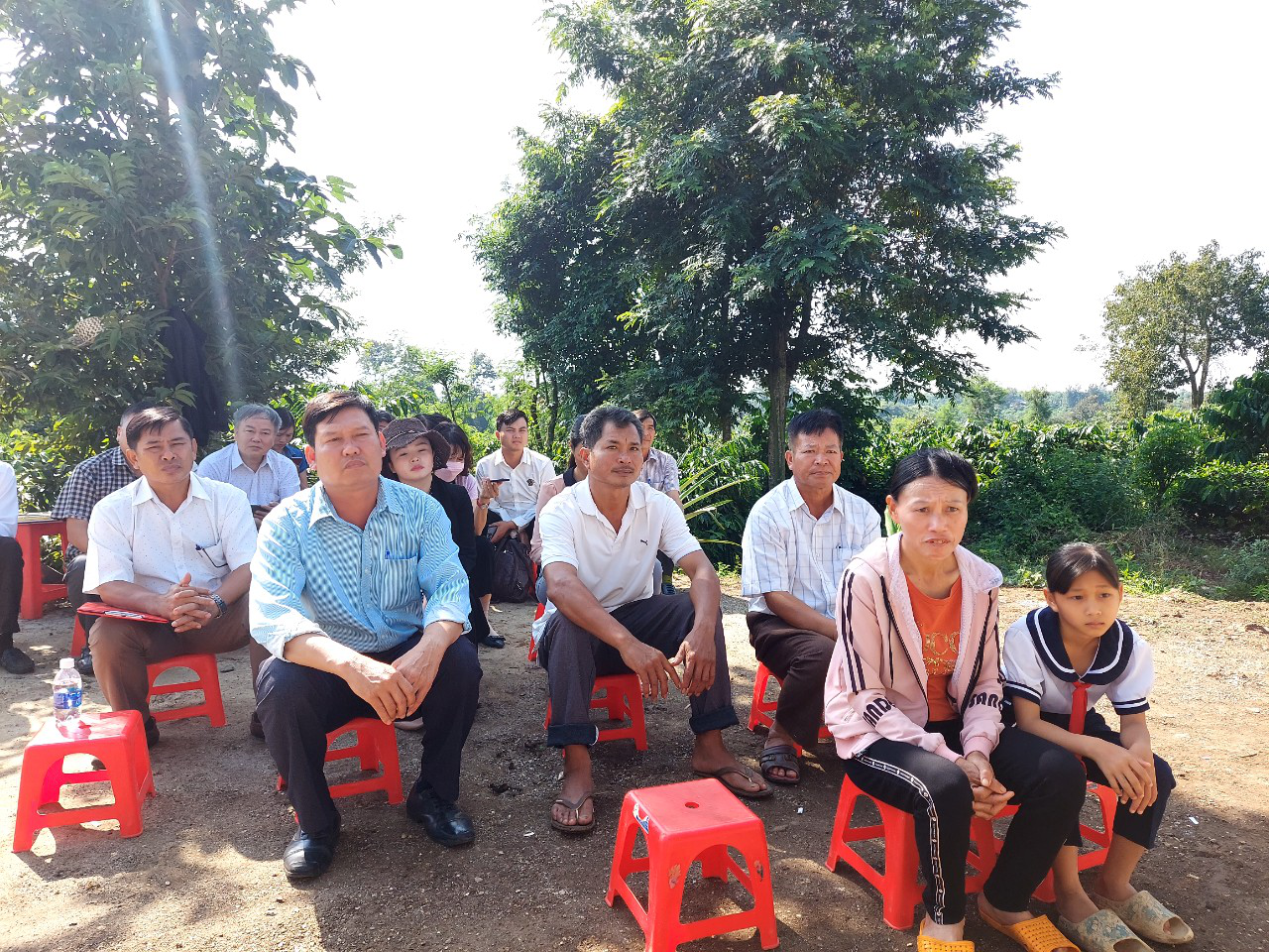 Bàn giao ngôi nhà tình thương cho 2 chị em mồ côi cha tại xã Ea Phê
