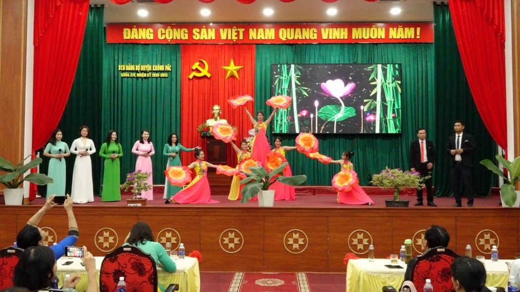 Ban vì sự tiến bộ Phụ nữ huyện toạ đàm kỷ niệm 92 năm ngày thành lập Hội LHPN Việt Nam