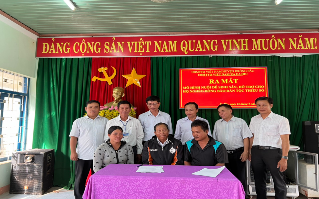 Ra mắt mô hình nuôi Dê sinh sản hỗ trợ cho hộ nghèo đồng bào dân tộc thiểu số tại xã Ea Hiu