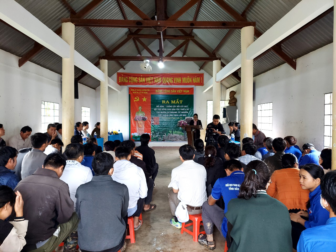 Đảng ủy xã Ea Yiêng tổ chức Ra mắt mô hình “Trồng cây Dổi lấy hạt, hỗ trợ đồng bào dân tộc thiểu số”