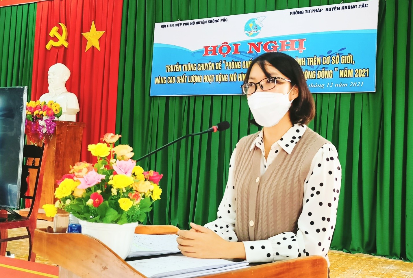 Phòng Tư pháp phối hợp với Hội liên hiệp Phụ nữ huyện truyền thông về phòng chống bạo lực gia đình