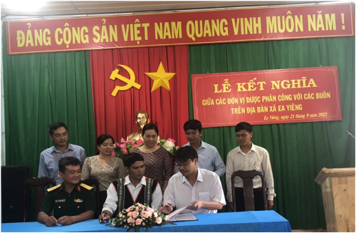 Xã Ea Yiêng tổ chức Lễ kết nghĩa giữa các đơn vị được phân công với các buôn trên địa bàn xã