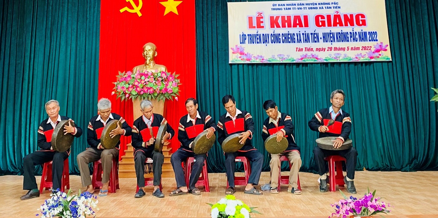 Xã Tân Tiến chú trọng công tác bảo tồn và phát triển văn hoá cồng chiêng trên địa bàn