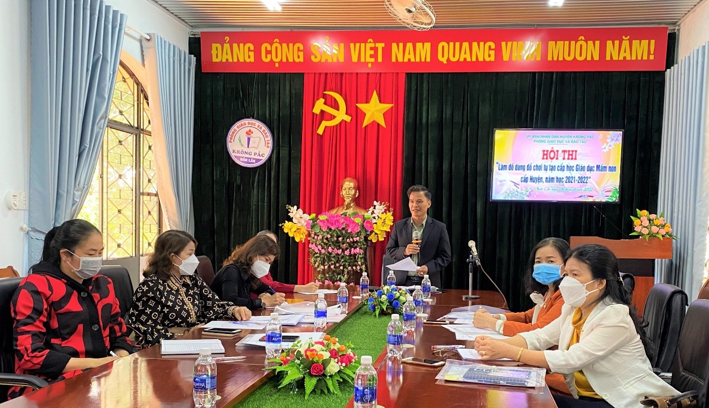 Hội thi làm đồ dùng đồ chơi tự tạo cấp học giáo dục mầm non cấp huyện, năm học 2021-2022