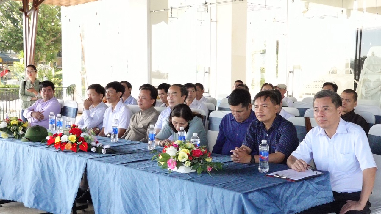Thả 40.000 cá giống bổ sung nguồn lợi thủy sản hồ Tân An