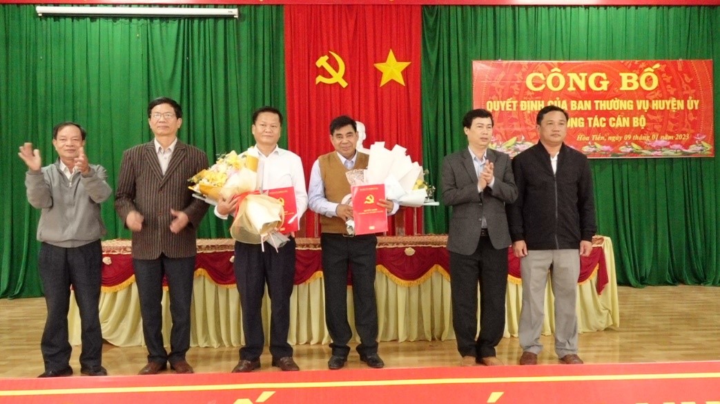 Công bố quyết định của Ban thường vụ Huyện uỷ về công tác cán bộ tại xã Tân Tiến và Hoà Tiến