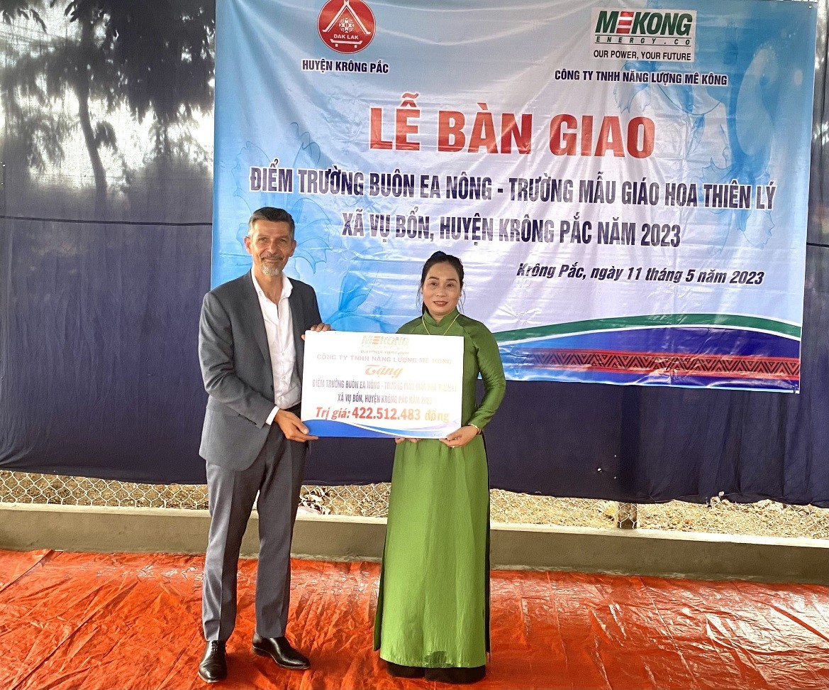 Bàn giao điểm trường mẫu giáo buôn Ea Nông xã Vụ Bổn