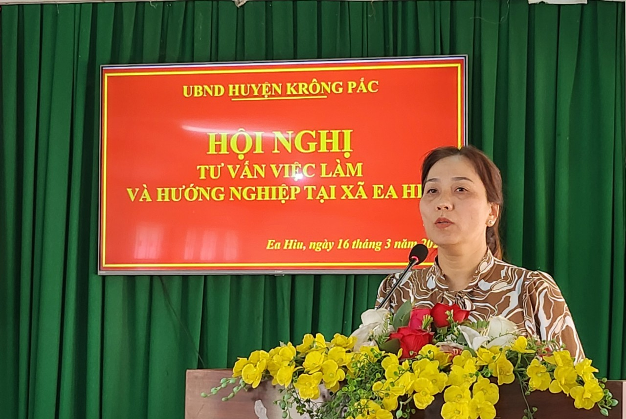 UBND huyện Krông Pắc tổ chức Hội nghị tư vấn việc làm và hướng nghiệp  tại xã Ea Hiu.