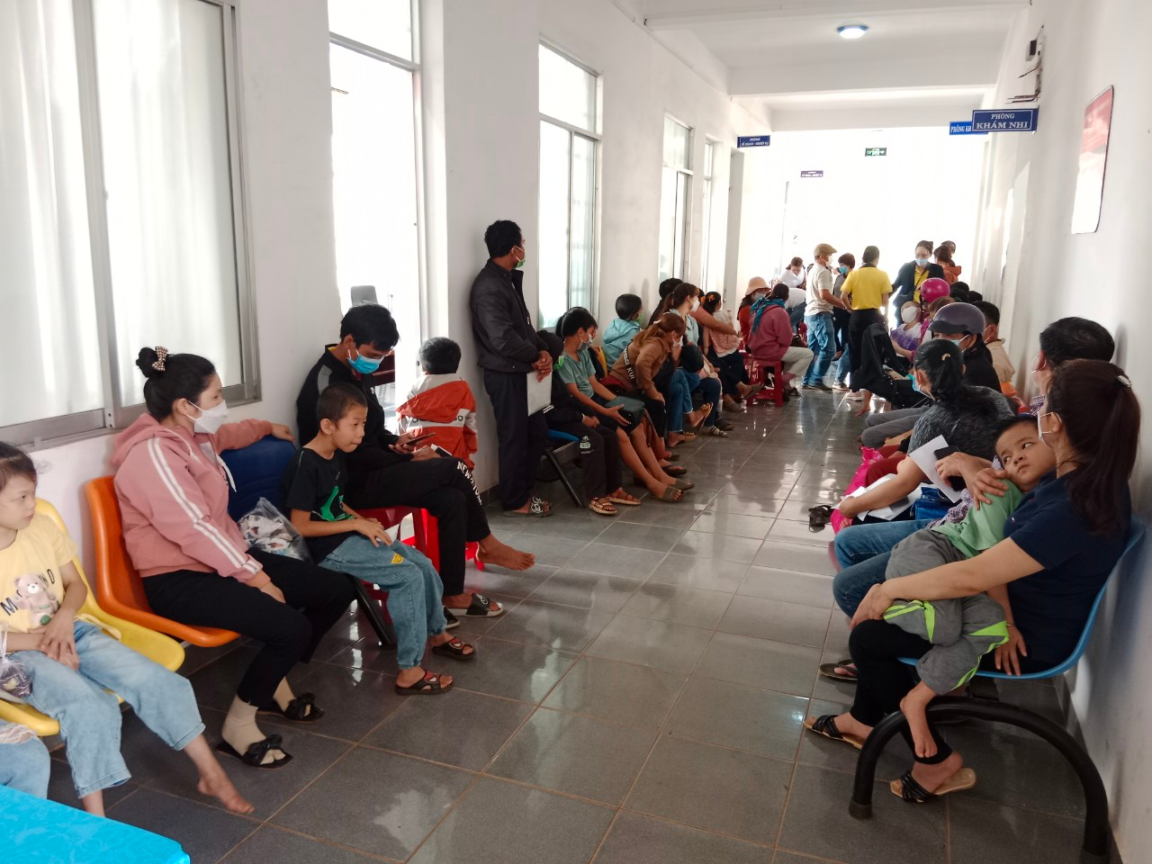 Khám sàng lọc miễn phí cho trẻ em dị tật vận động thuộc hộ nghèo, hộ cận nghèo và các đối tượng khác trên địa bàn huyện Krông Păc