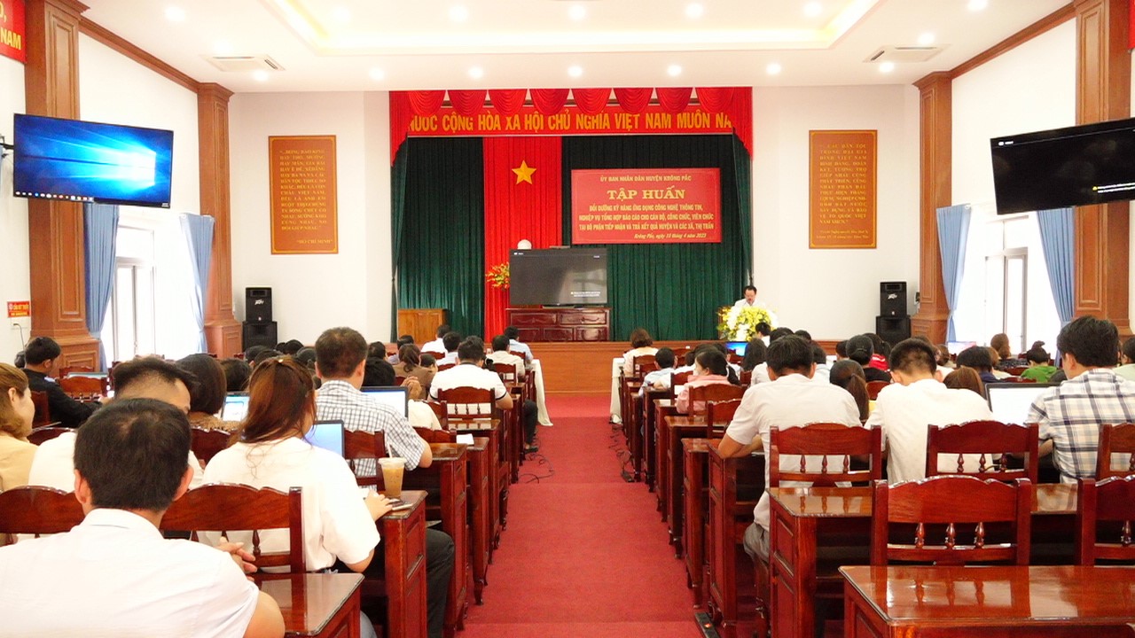 UBND huyện Krông Pắc tập huấn kỹ năng ứng dụng công nghệ thông tin, nghiệp vụ tổng hợp báo cáo cho cán bộ phụ trách bộ phận một cửa