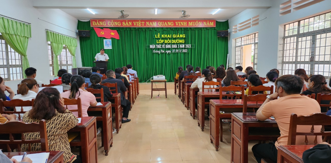 Trung tâm Chính trị huyện Khai giảng lớp bồi dưỡng nhận thức về Đảng đợt 3 năm 2023