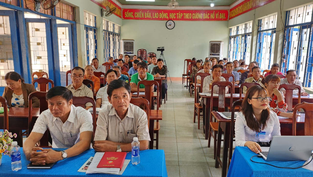 Hội nghị Tuyên truyền phổ biến pháp luật và trợ giúp pháp lý cho đồng bào dân tộc thiếu số tại xã Ea Hiu.