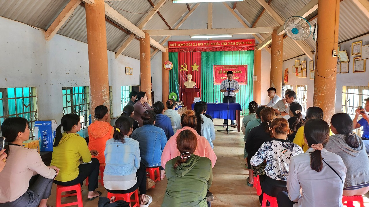 Trung tâm GDNN-GDTX huyện Khai giảng lớp sơ cấp nghề dệt thổ cẩm tại Buôn Phê, xã Ea Phê khóa I năm 2023