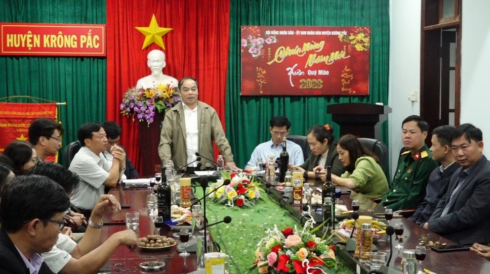 UBND huyện gặp mặt đầu Xuân Quý Mão