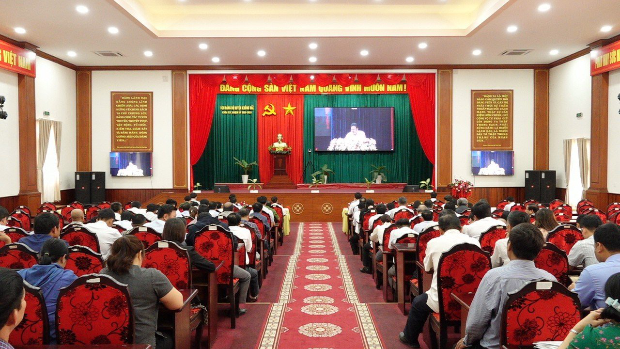 Hội nghị học tập, quán triệt các văn bản của Trung ương, của Tỉnh ủy