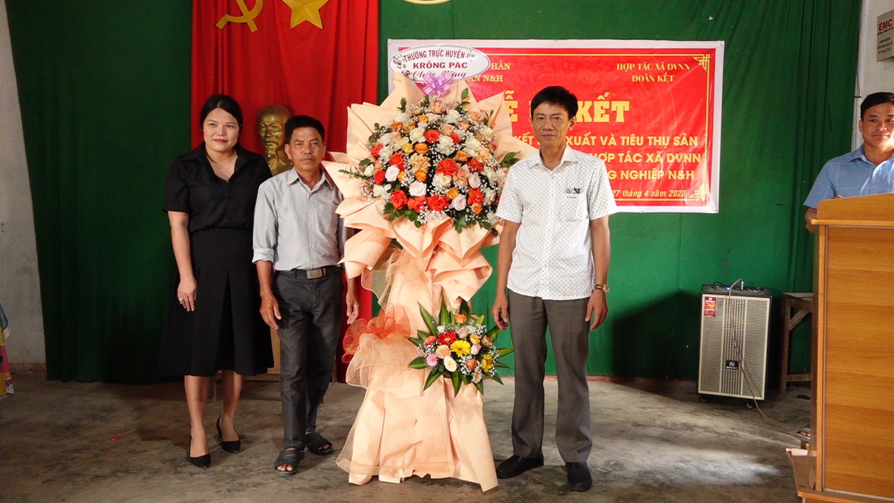 Ký kết hợp tác, bao tiêu sản phẩm gạo đen hữu cơ Vụ Bổn