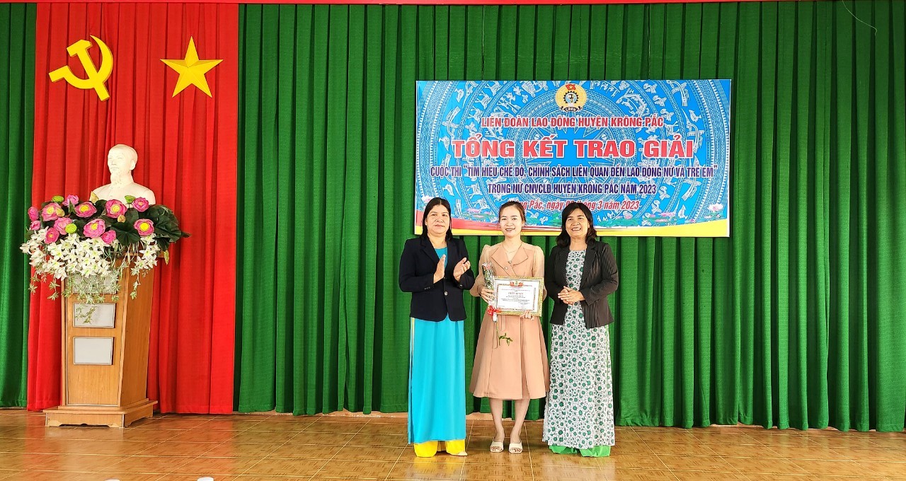 Liên đoàn lao động huyện Krông Pắc tổ chức Hội nghị tổng kết trao giải cuộc thi “Tìm hiểu chế độ, chính sách liên quan lao động nữ và trẻ em”