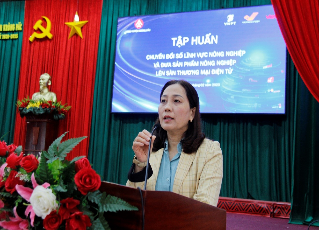 Huyện Krông Pắc tổ chức lớp tập huấn chuyên đề “Tạo tài khoản và đưa sản phẩm OCOP, sản phẩm nông nghiệp đặc thù của địa phương lên sàn thương mại điện tử”