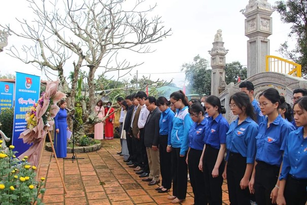 Hành trình về địa chỉ đỏ - bồi đắp tình yêu lịch sử truyền thống cho thế hệ trẻ