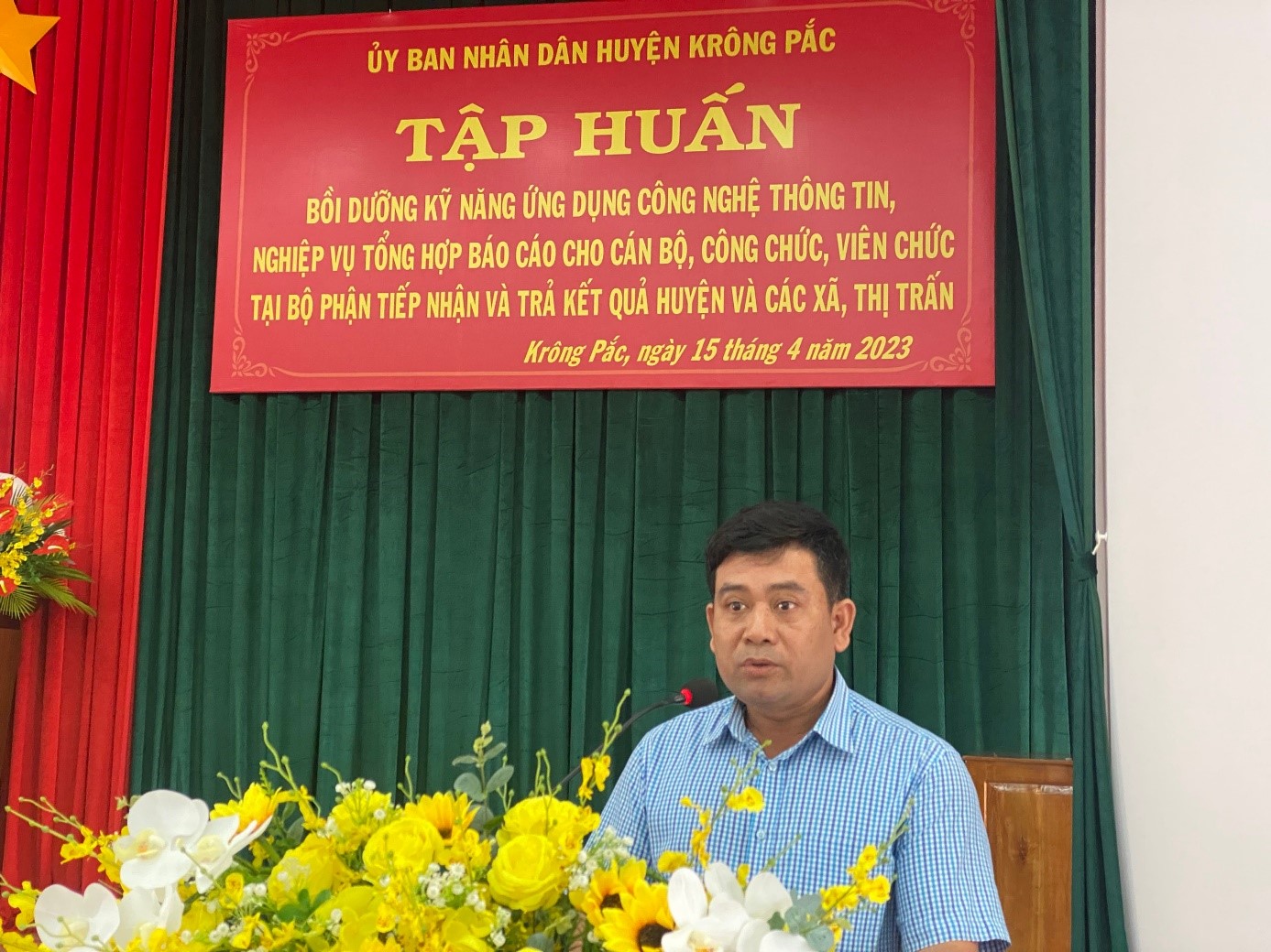 Tập huấn bồi dưỡng kỹ năng ứng dụng công nghệ thông tin, nghiệp vụ tổng hợp báo cáo cho cán bộ, công chức, viên chức tại Bộ phận Tiếp nhận và Trả kết quả huyện và các xã, thị trấn