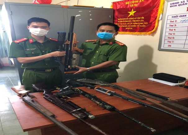Mở đợt cao điểm vận động nhân dân giao nộp và đấu tranh với tội phạm, vi phạm pháp luật về vũ khí, vật liệu nổ, công cụ hỗ trợ