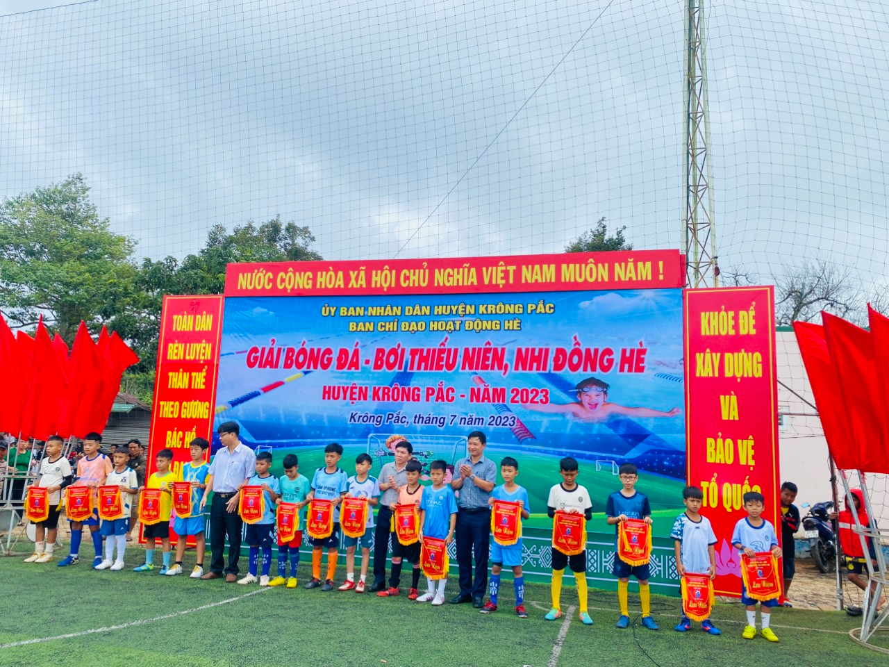 Bế mạc và trao Giải Bóng đá – Bơi thiếu niên, nhi đồng hè năm 2023.