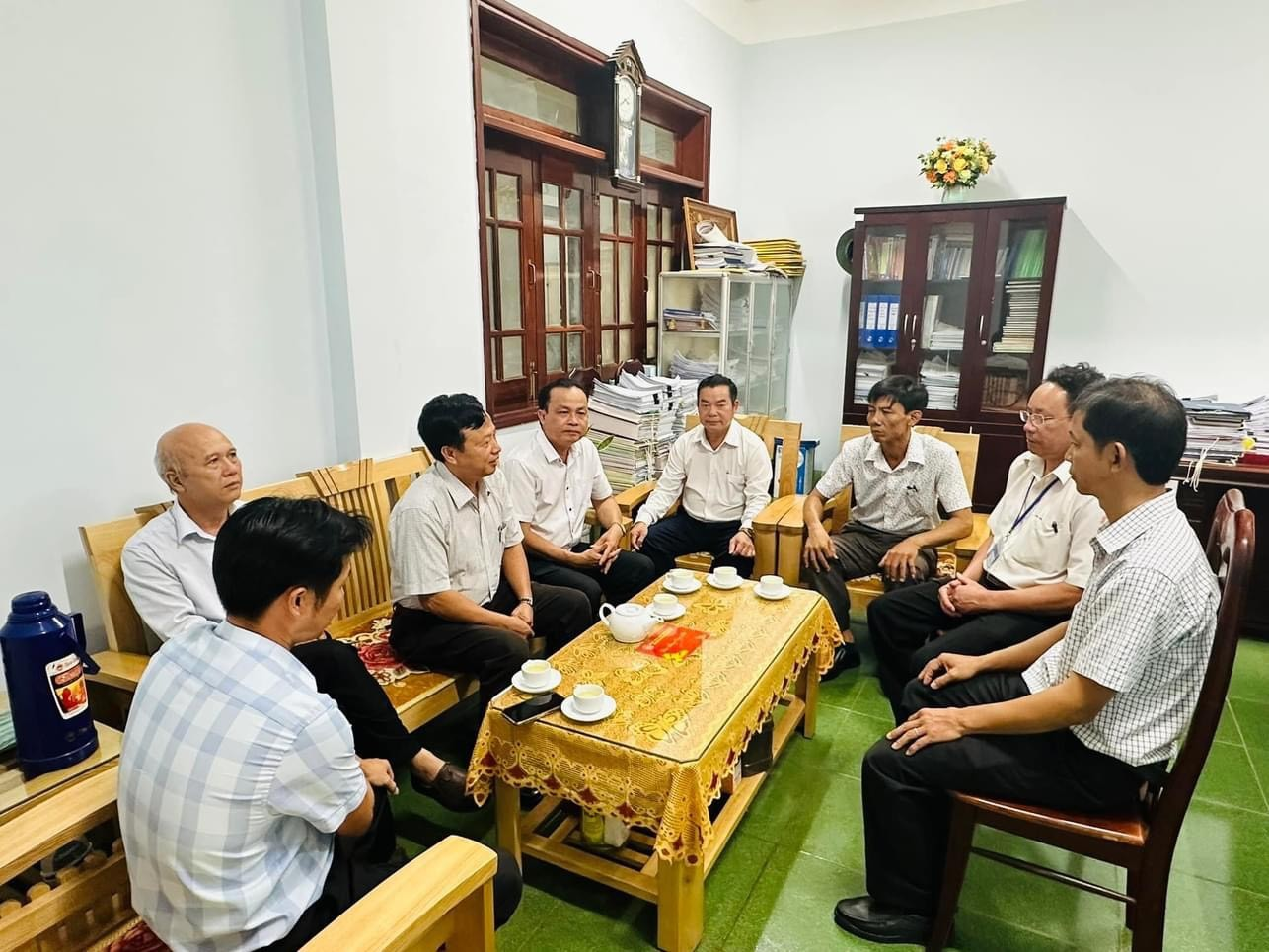 Lãnh đạo thường trực Huyện ủy chúc mừng kỷ niệm 78 năm ngày truyền thống ngành Văn hóa thông tin, Văn phòng HĐND – UBND, Tài chính kế hoạch và Nội vụ