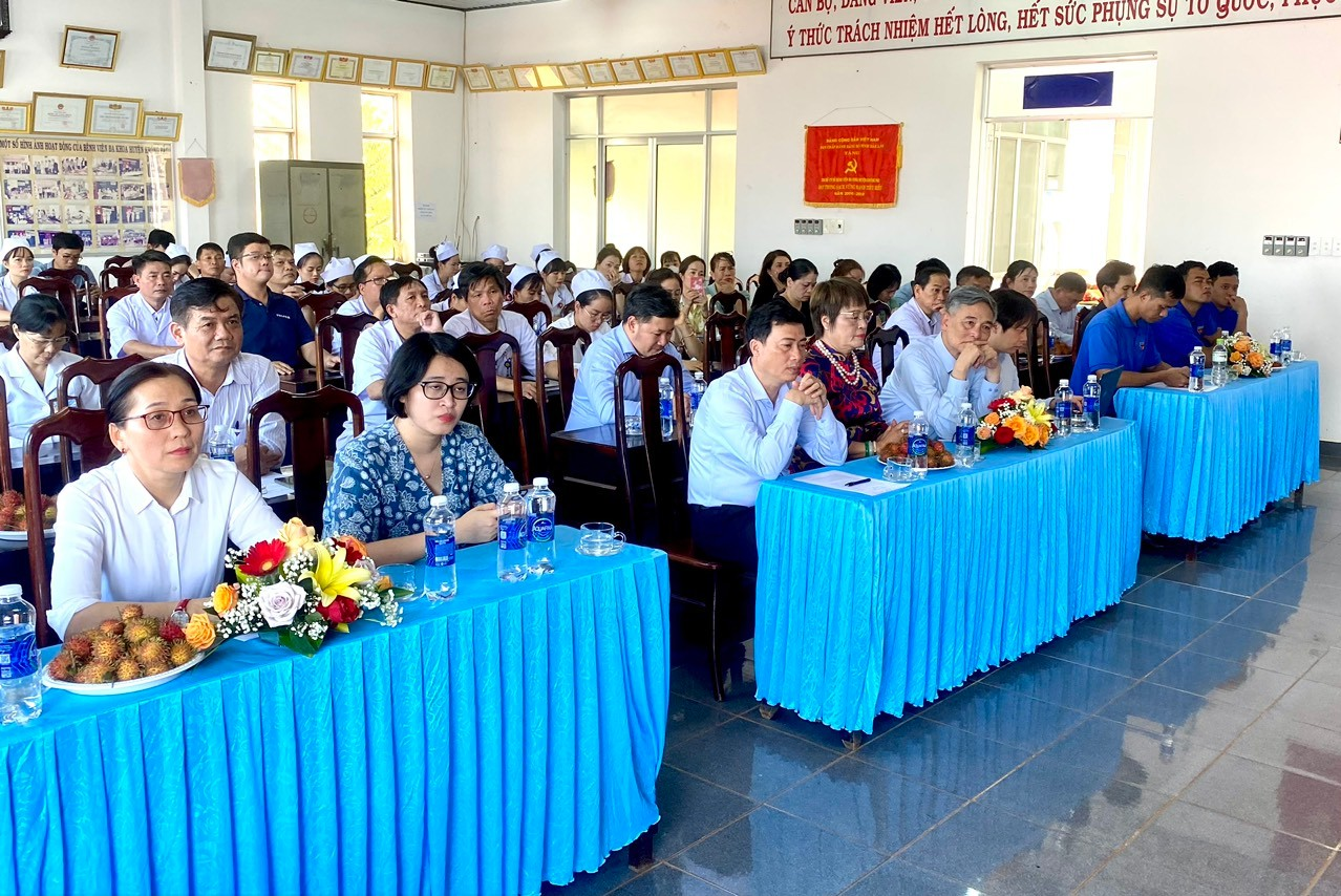 Trung tâm Y tế huyện Krông Pắc tiếp nhận hệ thống máy siêu âm thế hệ mới