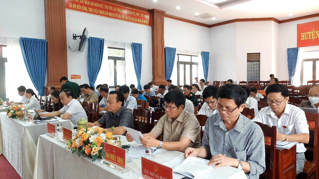 HĐND huyện Krông Pắc khoá XII lấy phiếu tín nhiệm đối với 22 người giữ chức vụ do HĐND huyện bầu