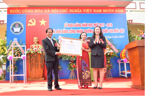 Trường Tiểu học Lê Văn Tám, xã Ea Knuếc, huyện Krông Pắc tổ chức lễ khai giảng năm học mới và đón Bằng công nhận trường chuẩn quốc gia