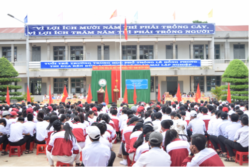 Trường Trung học phổ thông Lê Hồng Phong, huyện Krông Pắc ký cam kết phòng chống ma túy, mại dâm, an toàn giao thông