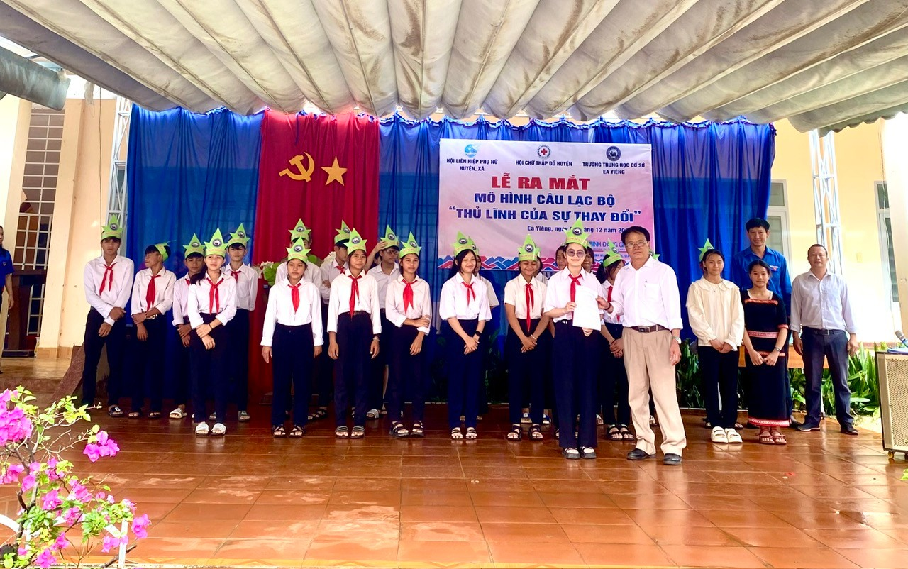 Ra mắt CLB “Thủ lĩnh của sự thay đổi” trường THCS Ea Yiêng