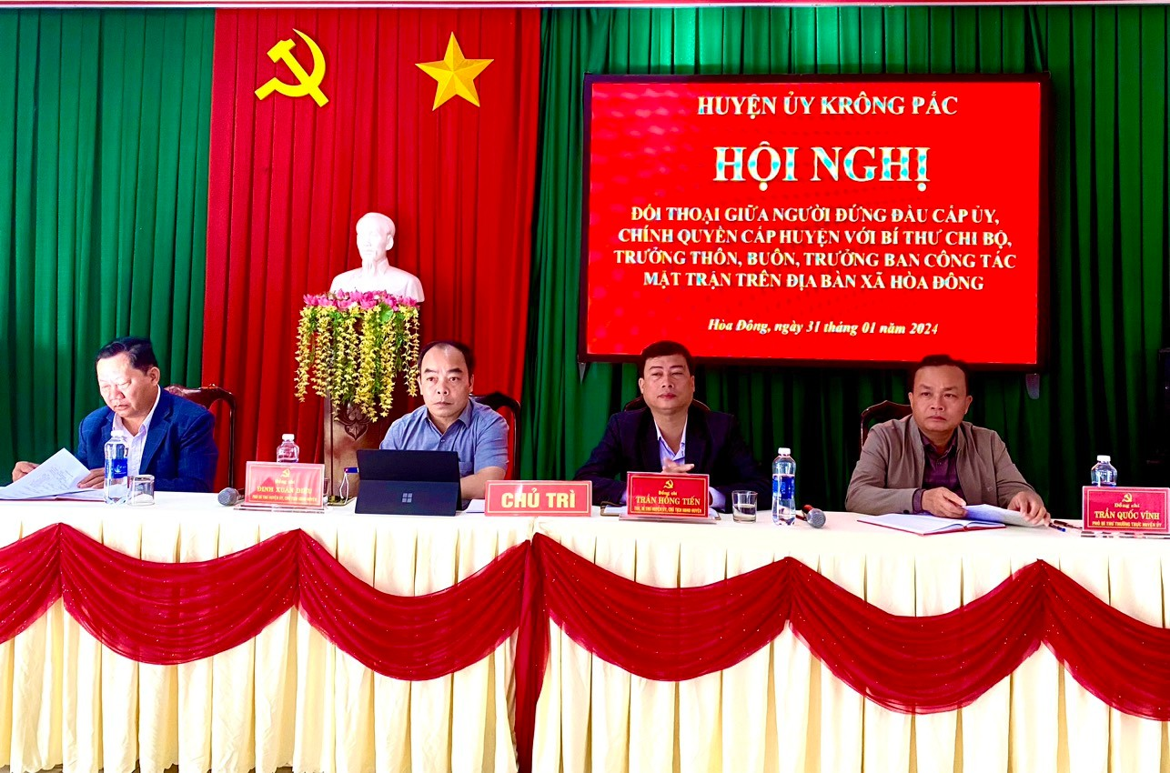 Hội nghị đối thoại với Bí thư chi bộ Trưởng thôn Trưởng ban công tác mặt trận xã Hòa Đông