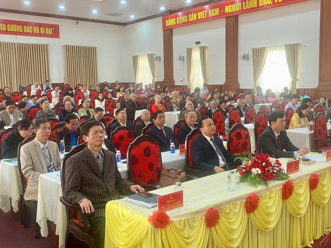 Trao huy hiệu Đảng cho 55 đảng viên và sinh hoạt chính trị nhân kỷ niệm 94 năm Ngày thành lập Đảng Cộng sản Việt Nam