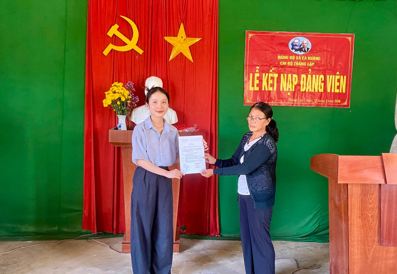 Tự hào Nữ công dân đầu tiên của huyện Krông Pắc nhập ngũ bảo vệ Tổ quốc