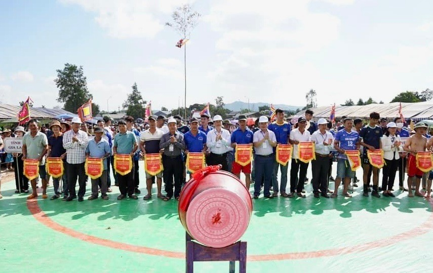 Tưng bừng trống Hội Vật truyền thống thôn Đoàn Kết, xã Vụ Bổn, Huyện rông Pắc mở rộng lần thứ XIII, năm 2024