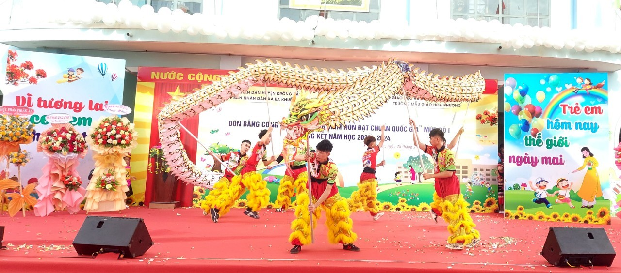 Trường Mẫu giáo Hoa Phượng đón nhận trường chuẩn quốc gia mức độ 1