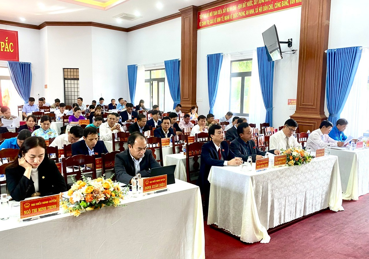 Kỳ họp thứ 8 HĐND huyện Krông Pắc khóa 12