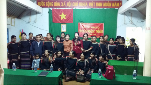 Trung tâm dạy nghề huyện Krông Pắk bế giảng lớp sơ cấp nghề dệt thổ cẩm khóa 48